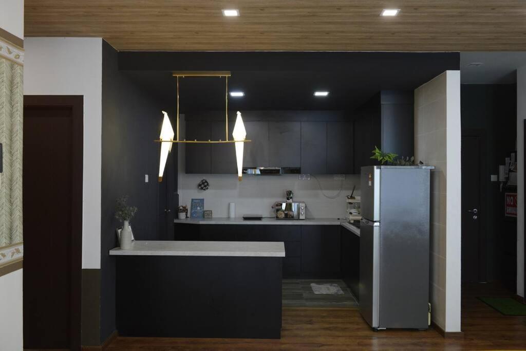 8Pax Cozy Home Stay Jazz Suites 1 Vivacity Kuching Sarawak 3Br Exterior photo